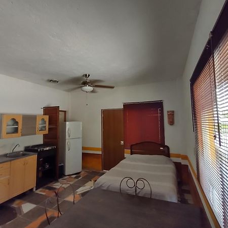 Casa Artista Bed & Breakfast Манзанило Екстериор снимка